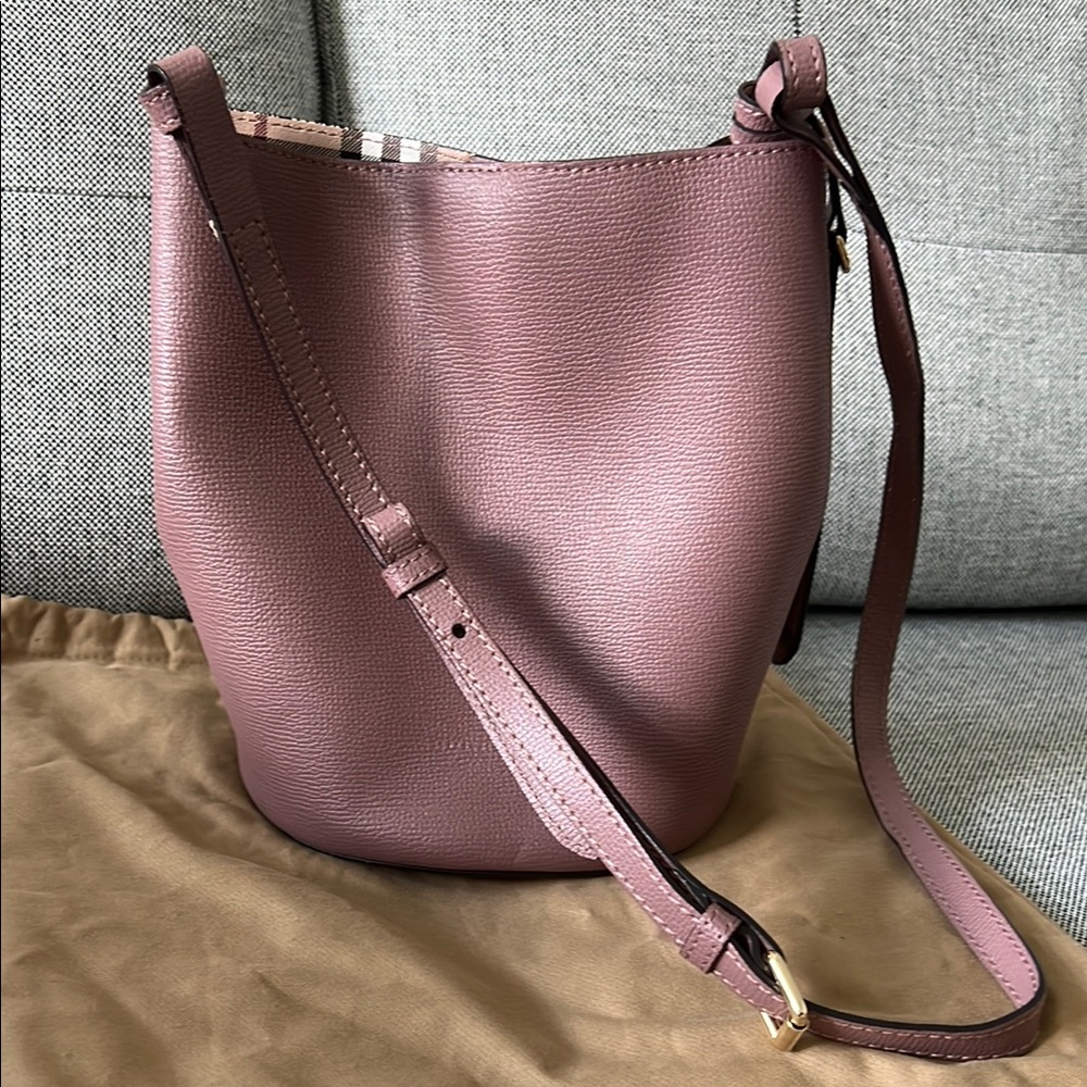 Burberry Pink Shoulder Bag with Adjustable Strap and Minimalist Design